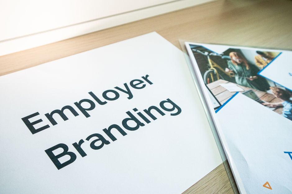Een team dat samenwerkt aan recruitmentstrategieën en werkgeversbranding in België.
